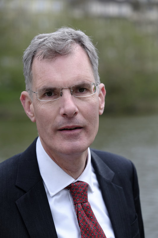 Prof. Dr. Michael Esfeld